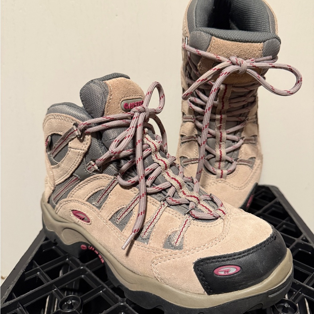 Hi-Tec Women's Tan Hiking Boots size 8.5